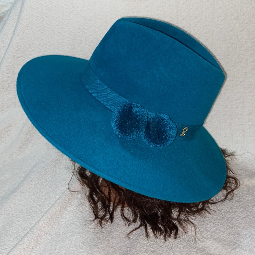 RARE NWOT YOSUZI fur felt pom pom teal HAT